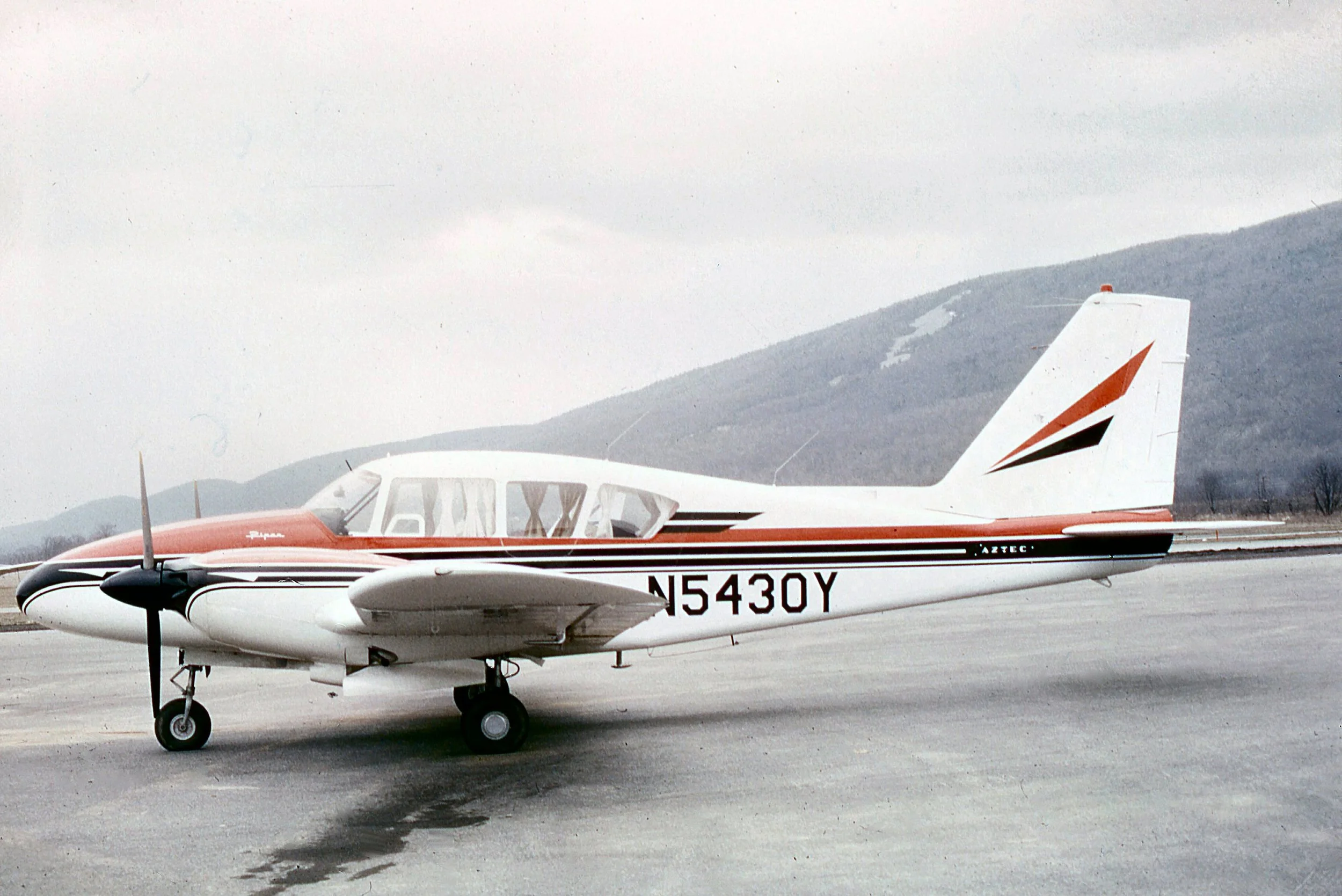 Aztec Family — Piper Aviation Museum Aztec Family — Piper Aviation Museum